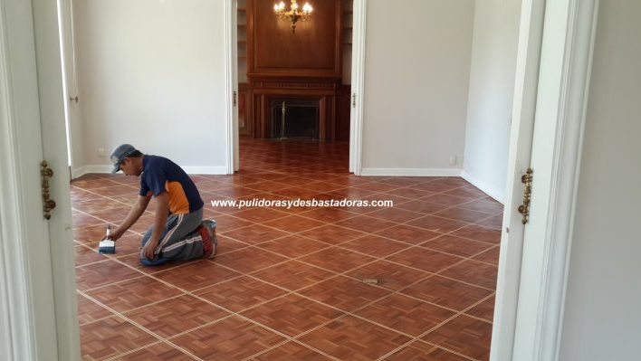 Pulido de Pisos 54 barnizado de piso de madera con brocha e1515437450107